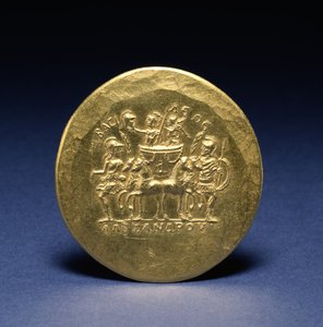 Nagy Sándort és Nikét, a győzelem istennőjét, a győzelem istennőjét ábrázoló érem hátoldala szekéren lovagolva, 215-243 körül (arany)